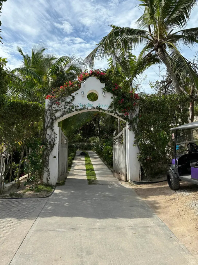 The couple chose Rosalita House resort for a few days vacation. At the weekend, the two returned to the US and were seen having lunch at Nobu restaurant in Malibu, California on Sunday.