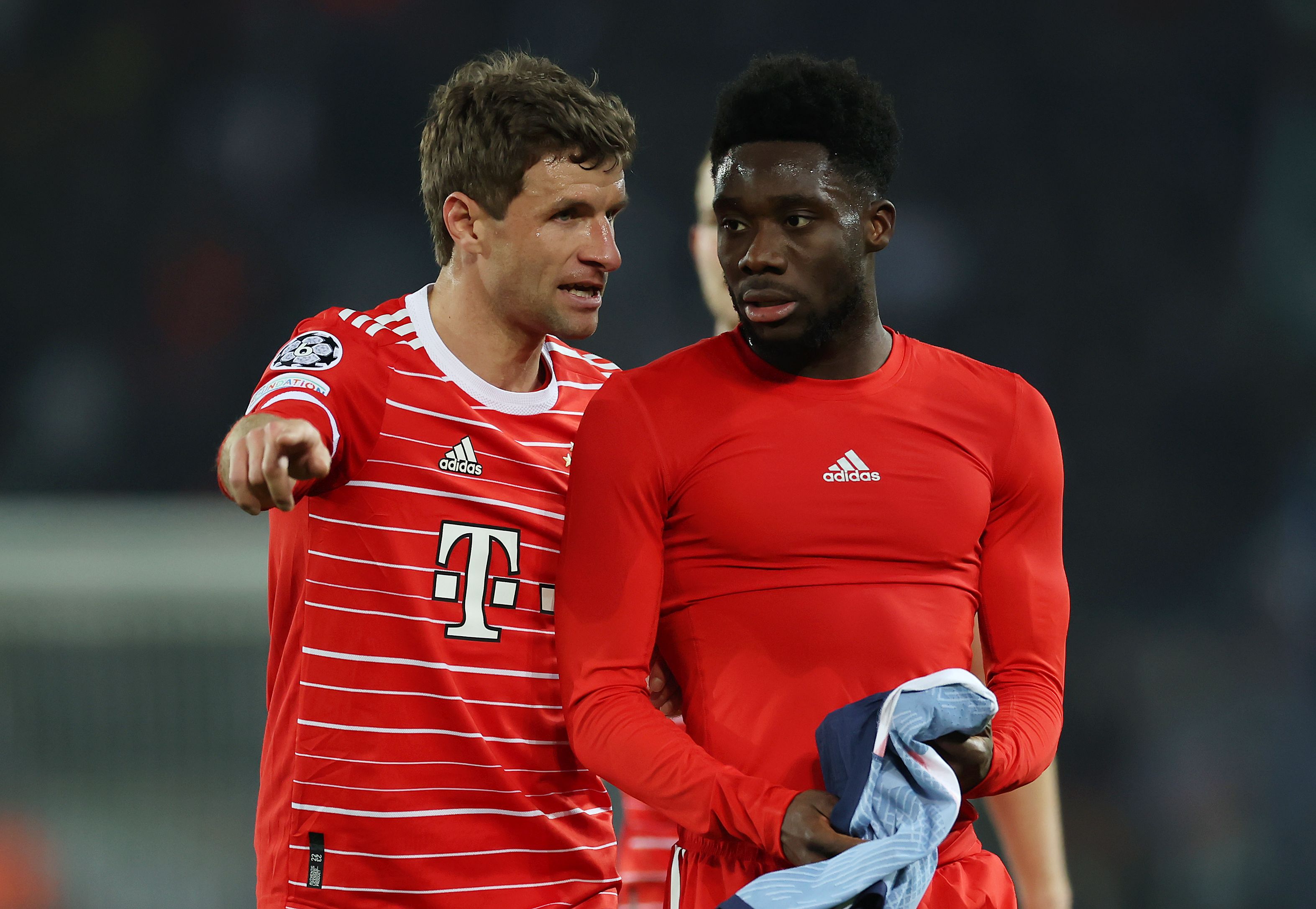 Alphonso Davies finally got Lionel Messi's shirt after PSG 0-1 Bayern