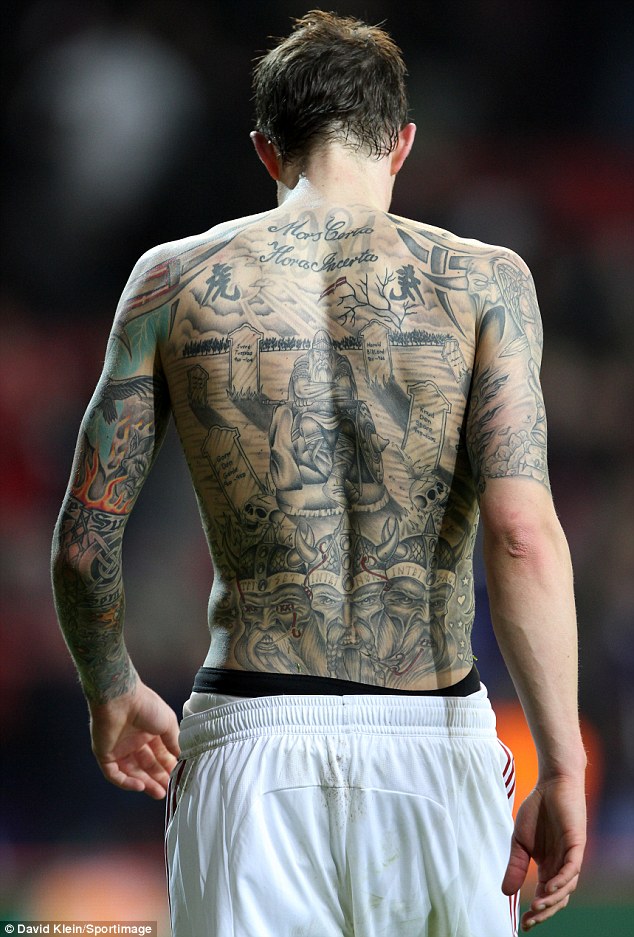 Agger sẽ làm gì? Hậu vệ của Liverpool và Đan Mạch thích xăm hình