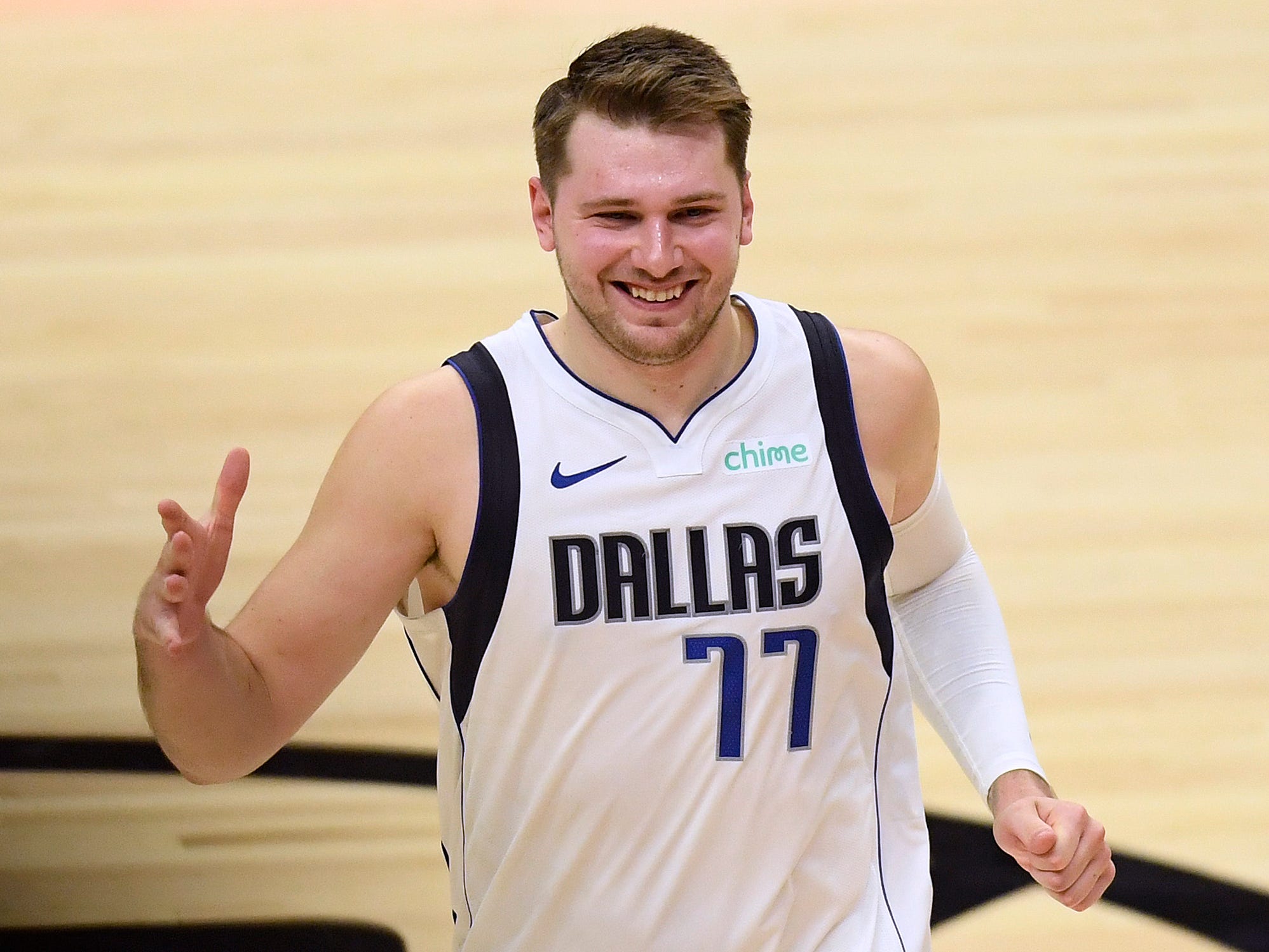 Luka Doncic agrees to $207 million supermax extension with Mavericks