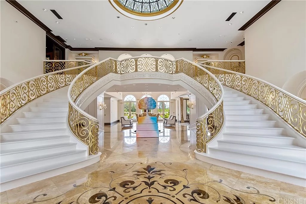 The grand foyer opens out to two grand double-staircases.