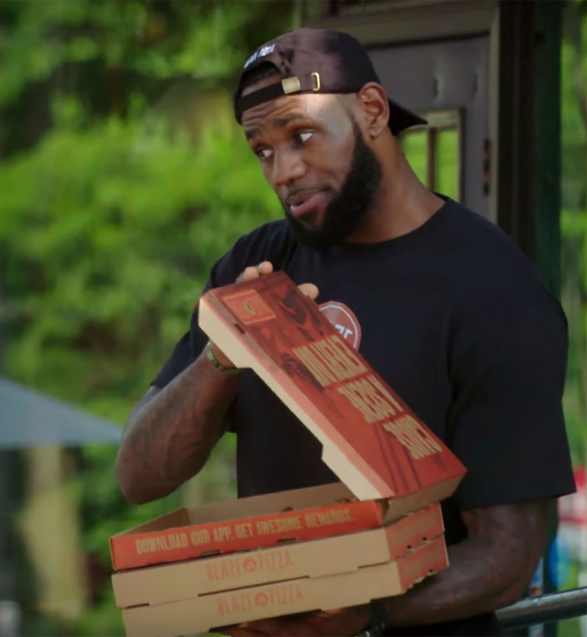 LeBron James Delivers Pizzas to Unsuspecting People on the Street