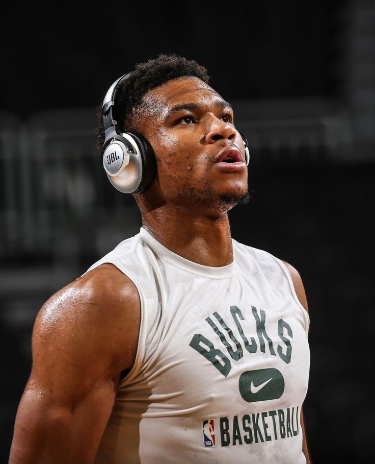 Giannis Antetokounmpo | Mvp basketball, Nba pictures, Milwaukee bucks basketball