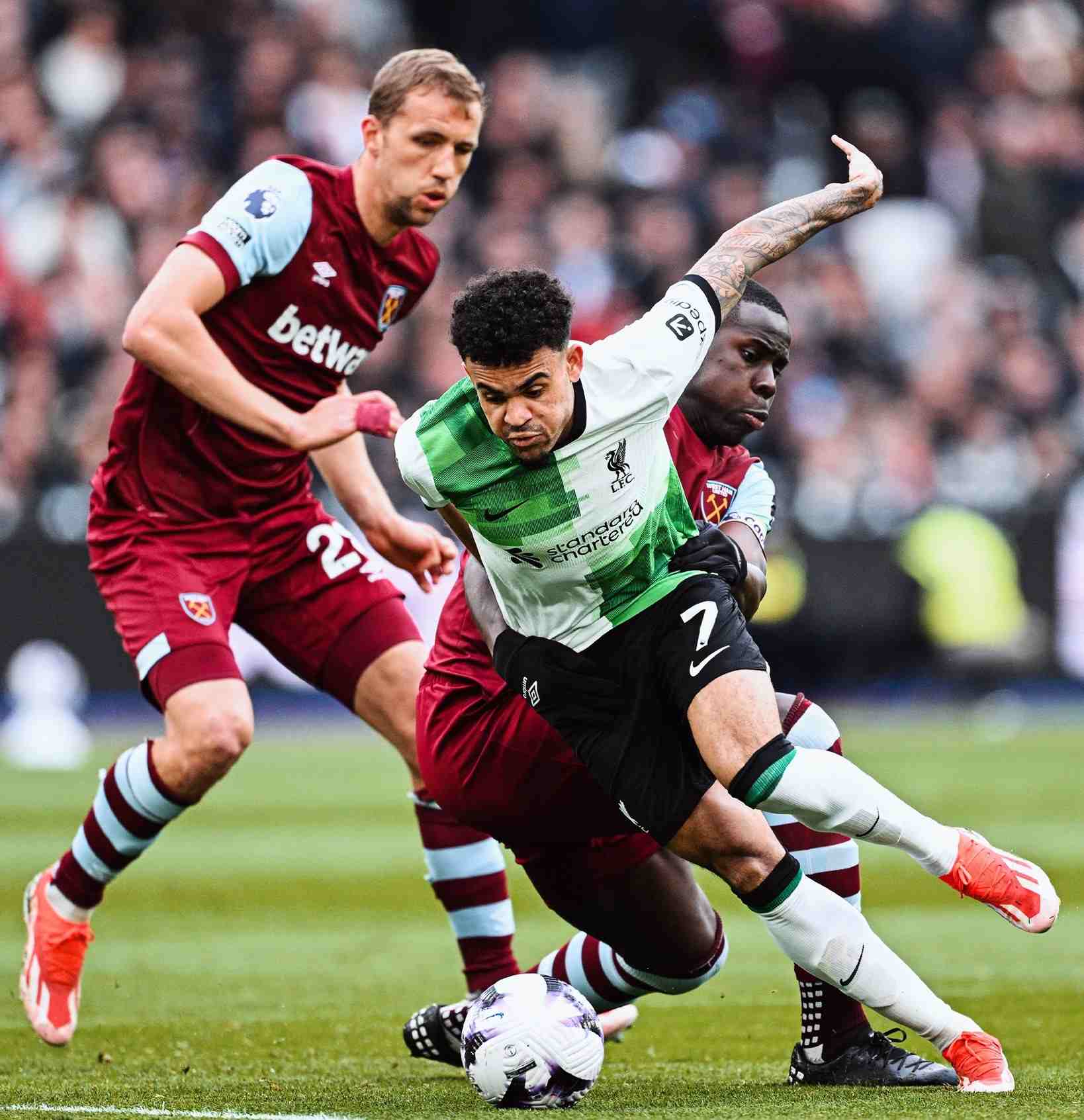 Liverpool bị West Ham cầm hòa, tiếp tục hụt hơi trong cuộc đua vô địch  Premier League