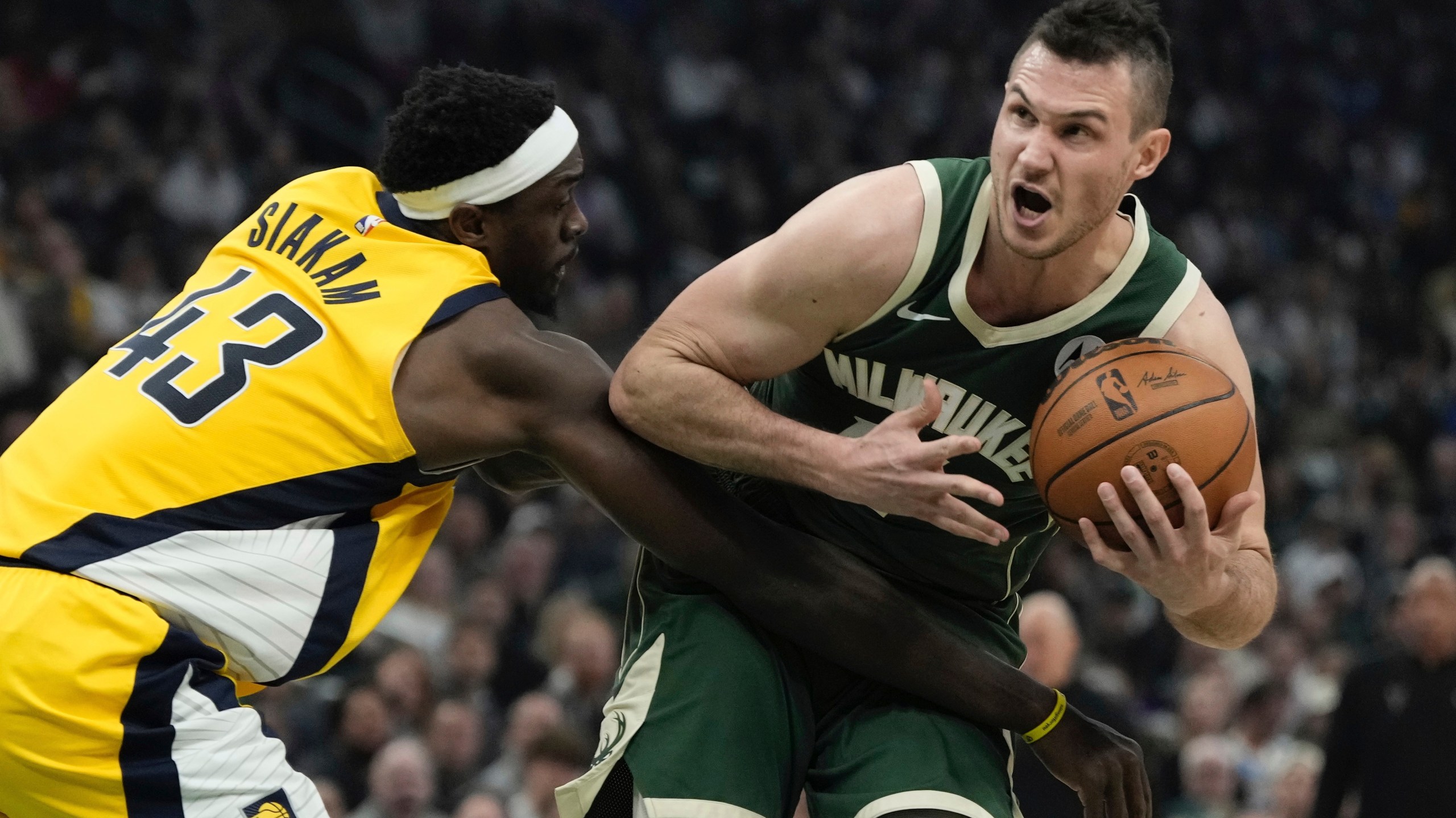 Middleton, Portis each score 29 as Bucks stay alive with 115-92 victory  over Pacers in Game 5 | CW39 Houston