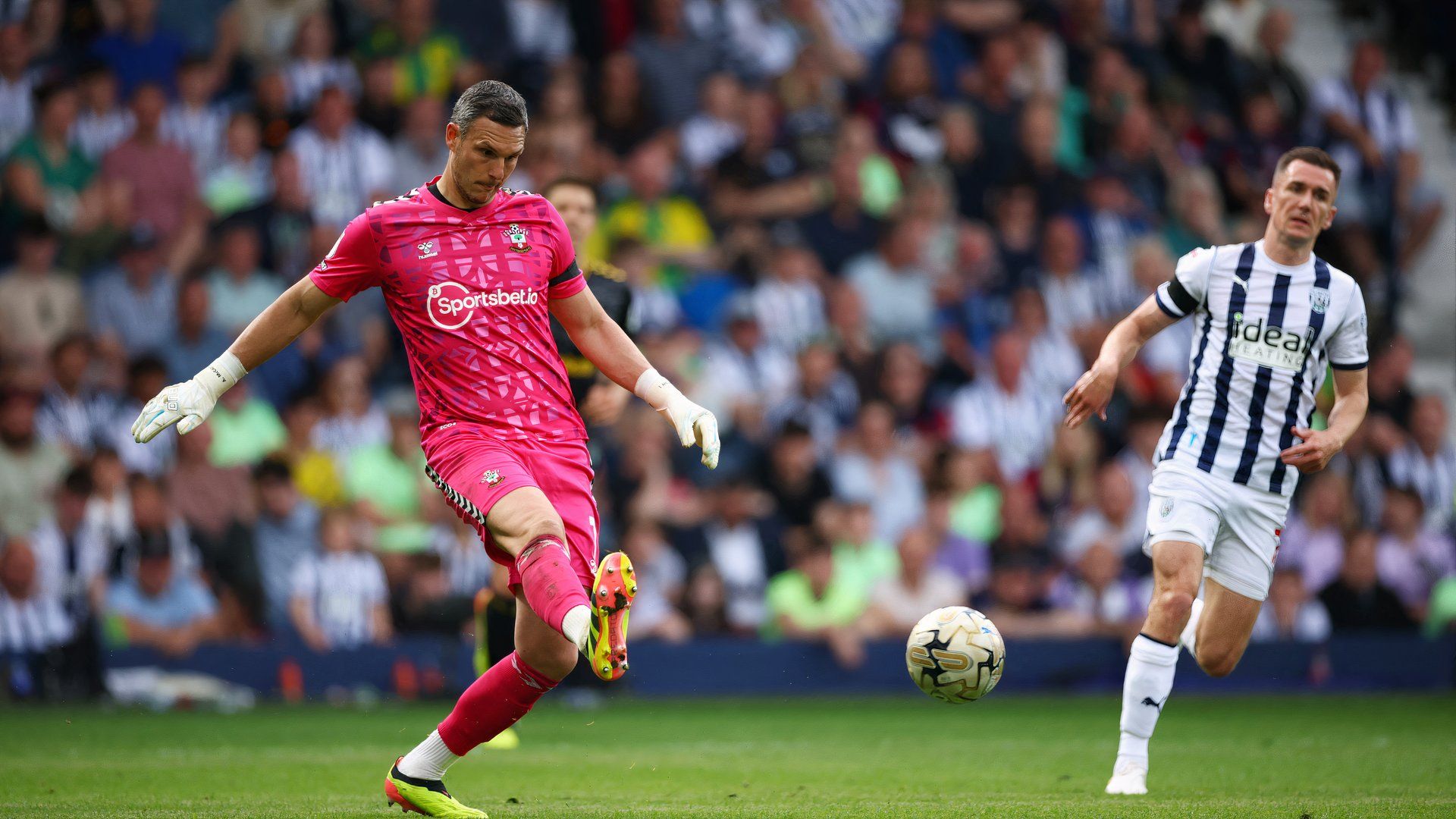 Southampton: Liverpool, Newcastle eyeing Alex McCarthy