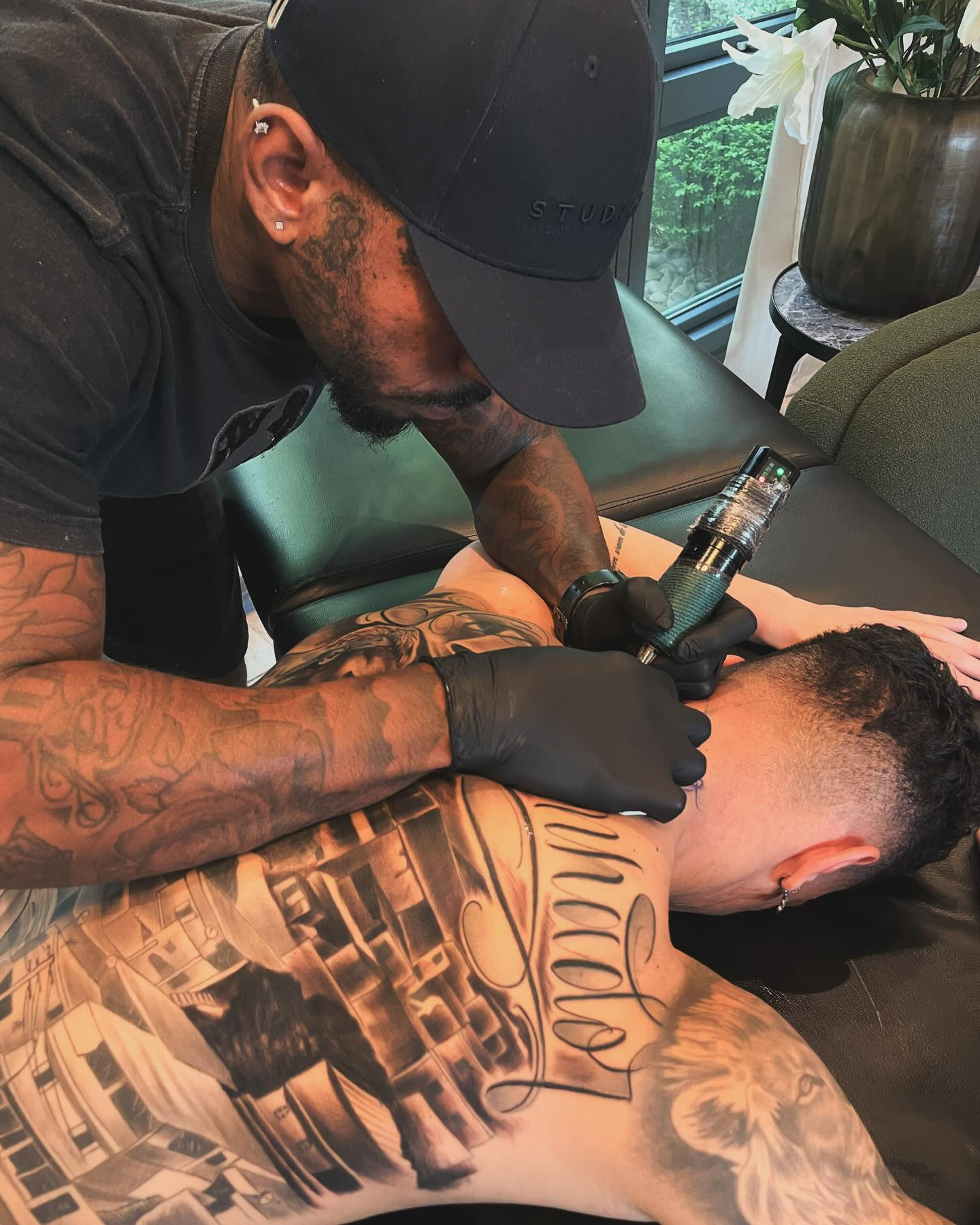 Images of the Brazilian receiving a new tattoo have been shared on Instagram