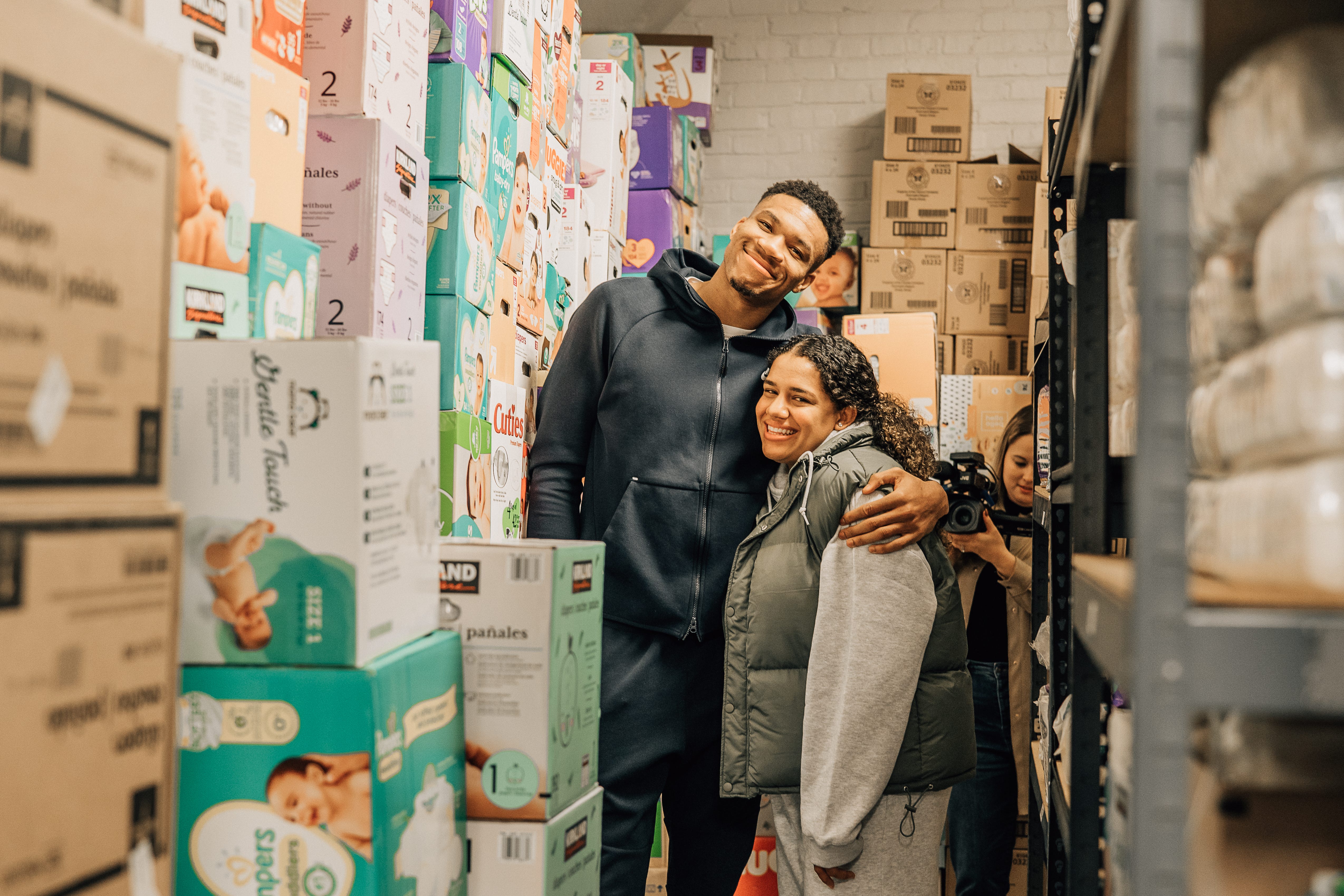 Giannis Antetokounmpo, Mariah hosting Milwaukee Diaper Mission drive