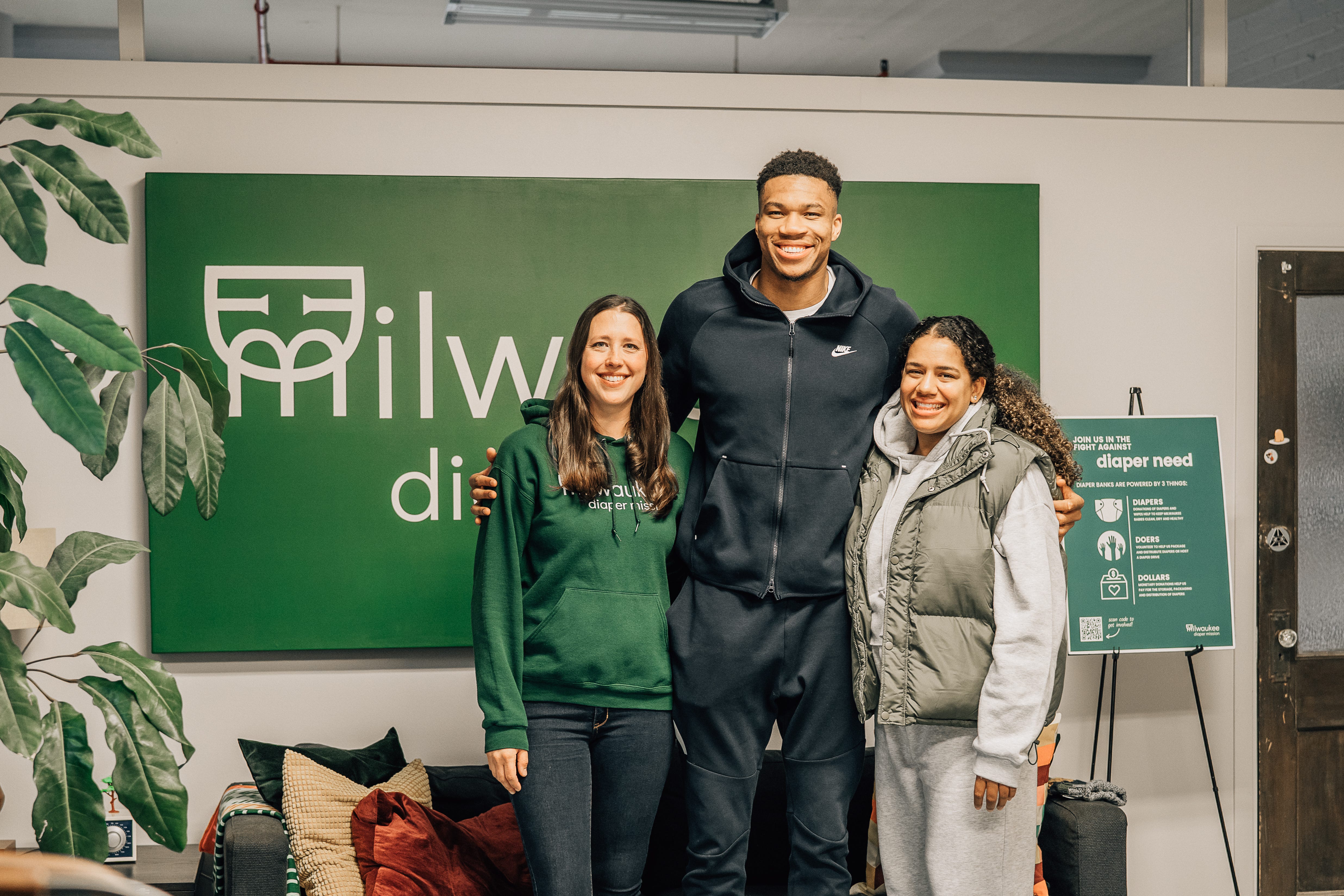 Giannis Antetokounmpo, Mariah hosting Milwaukee Diaper Mission drive