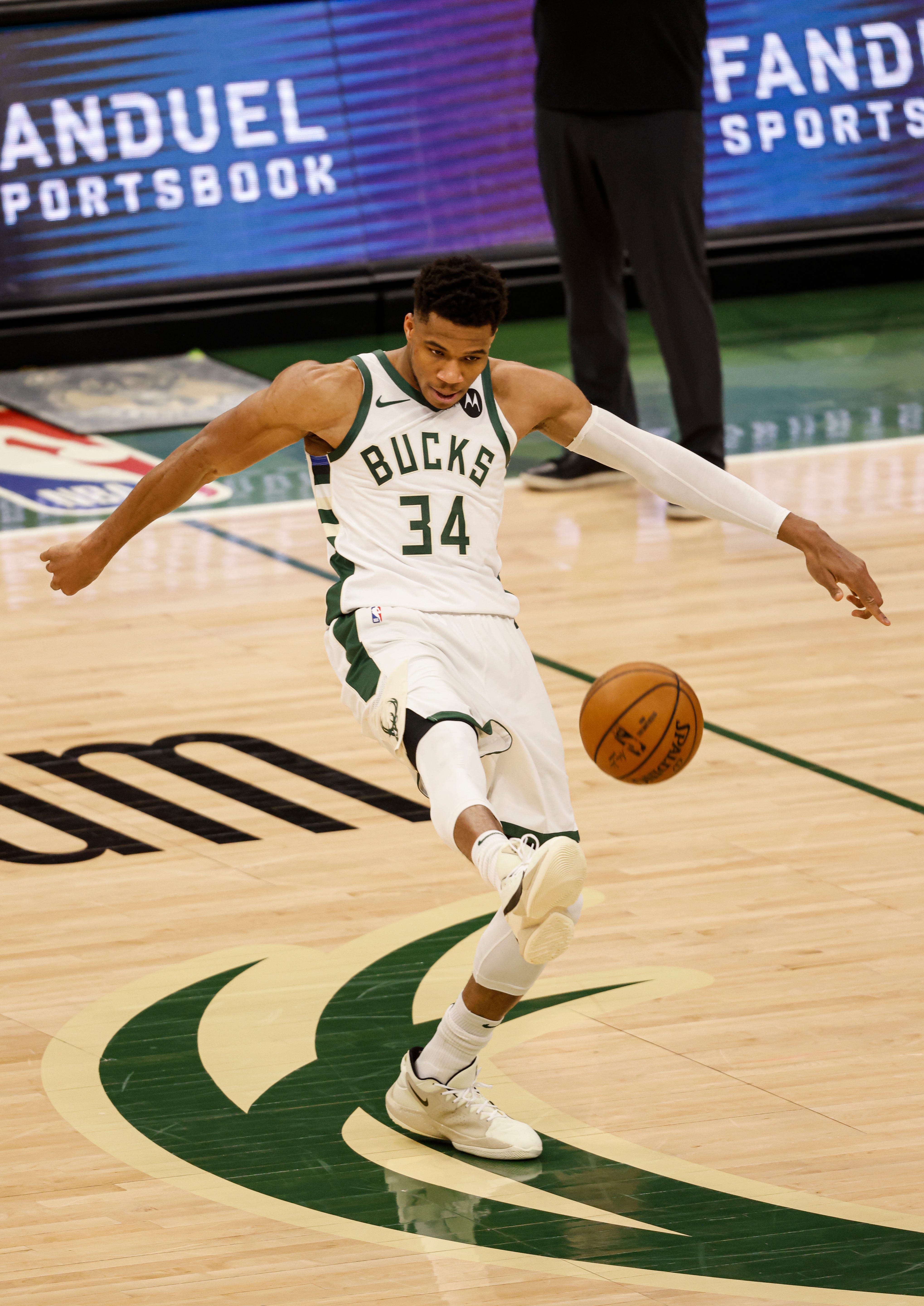 Giannis shows off soccer skills in Game 2 Milwaukee Bucks NBA playoff