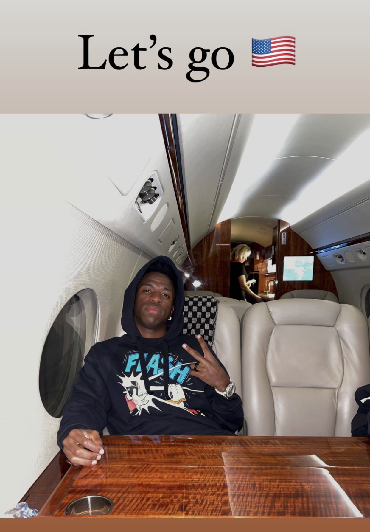 Vinicius Jr FR en X: " Des vacances bien mérités pour notre crack #Vinicius ! ¡Unas merecidas vacaciones para nuestro #Vinicius crack ! Madrid | EE.UU. — #holidays #MerryChristmas #NewYear2022 https://t.co/VVZeQN2w25" / X