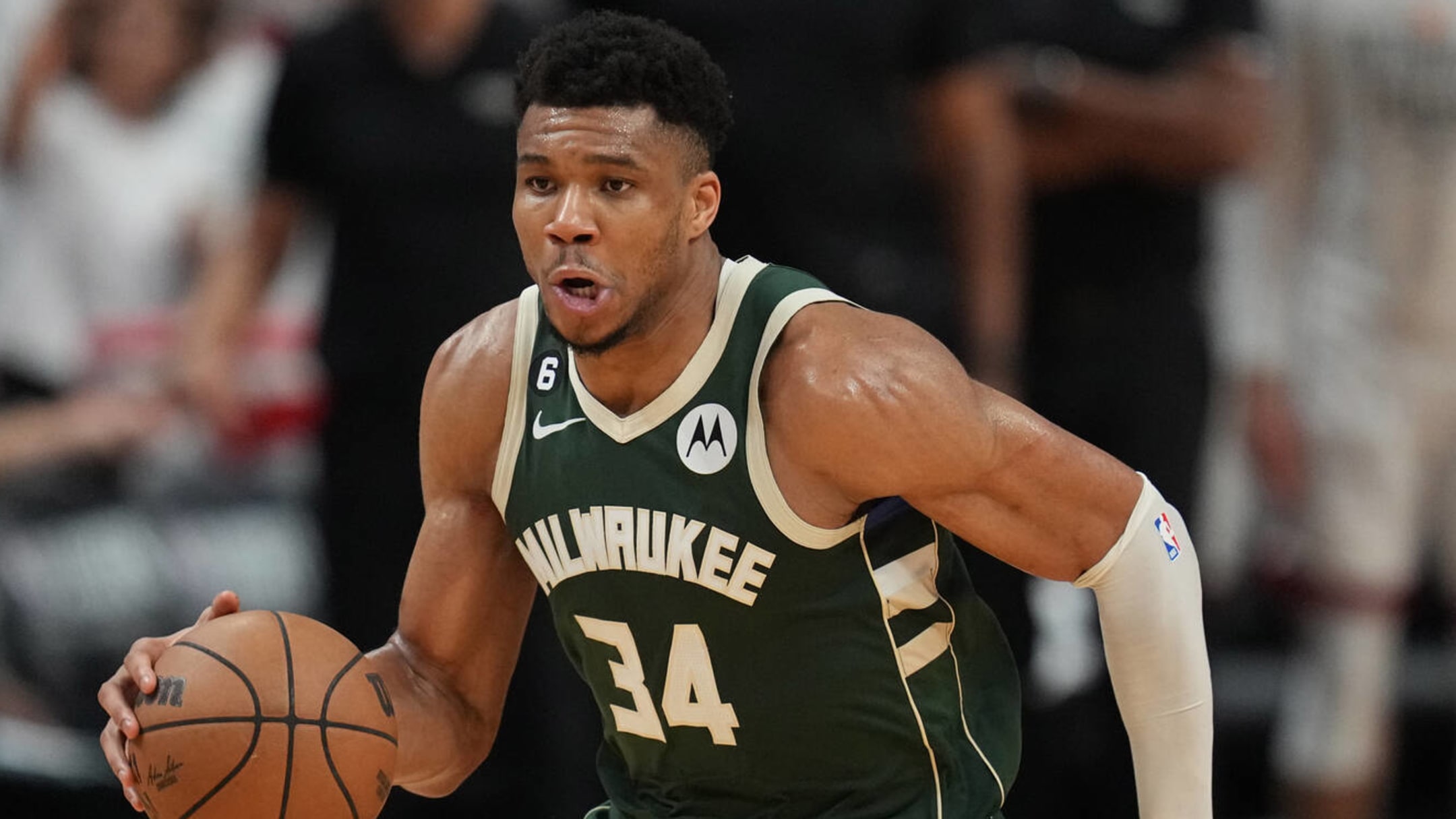 Giannis Antetokounmpo set to train with one all-time NBA legend | Yardbarker