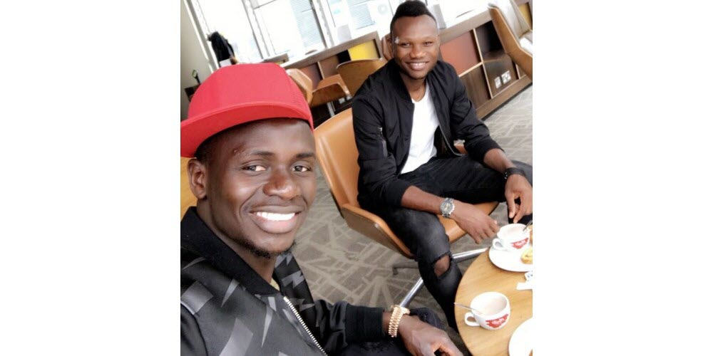 Sadio Mané et Désiré Sègbè ont construit leur amitié au Sénégal.  Les liens n’ont jamais faibli depuis.  Photo DR