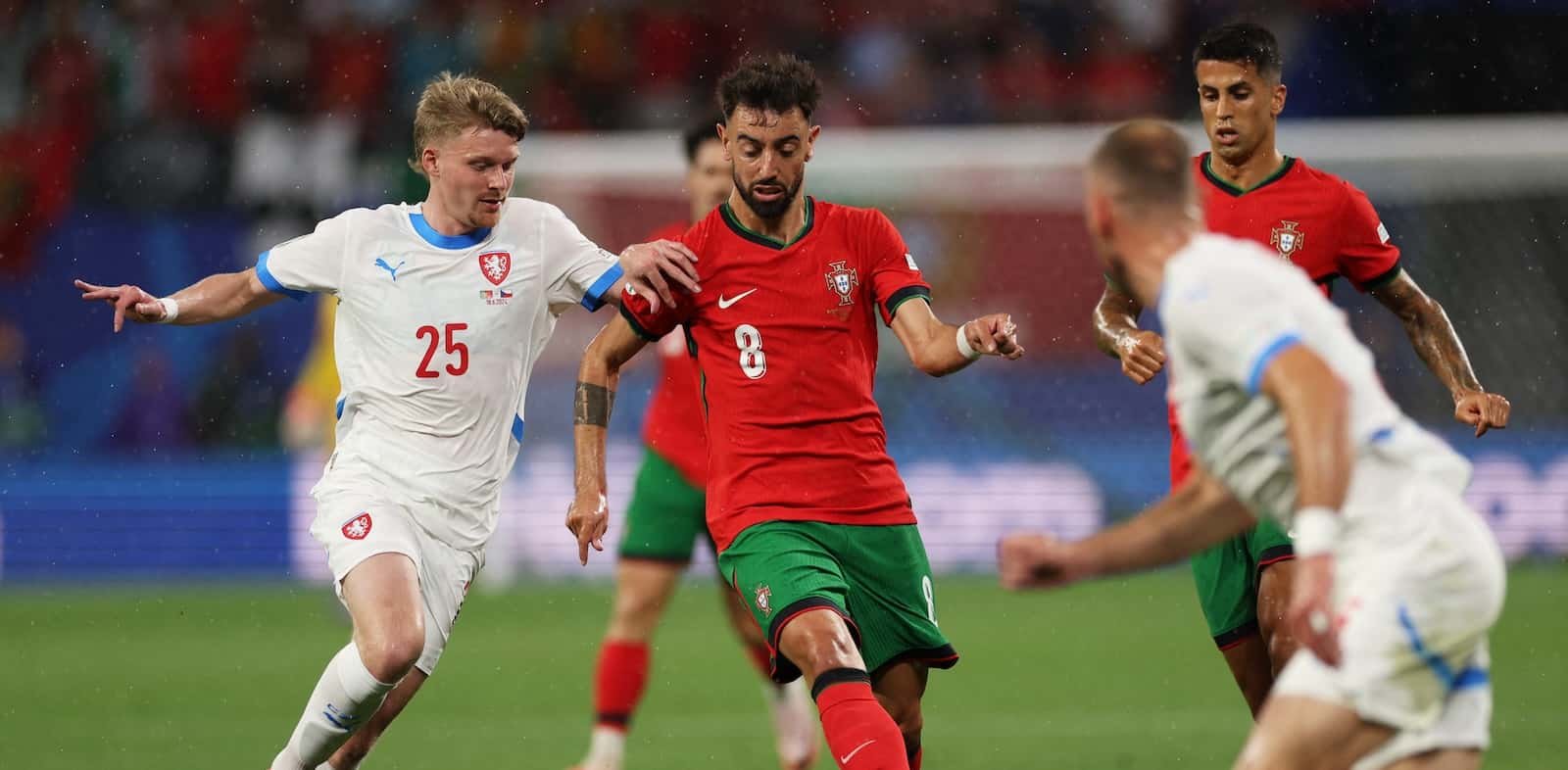 Bruno Fernandes pulls the strings in midfield as Portugal secure late dramatic winner vs. Czechia - Man United News And Transfer News | The Peoples Person