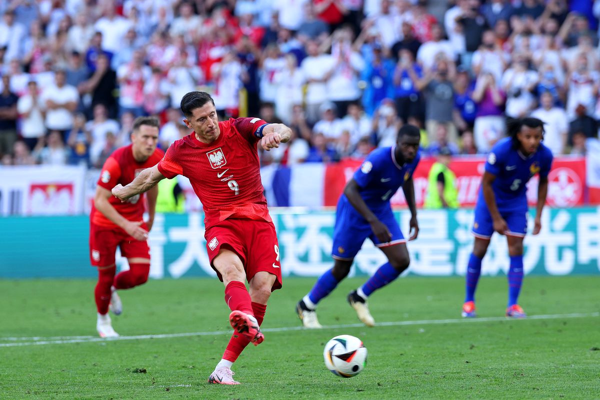 Barcelona's Robert Lewandowski scores as Poland hold Jules Kounde's France  in Euro 2024 group finale - Barca Blaugranes