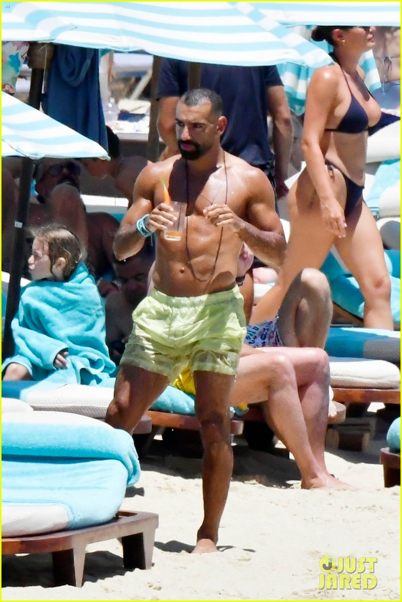 Soccer Star Mohamed Salah Bares Ripped Body at the Beach in Greece!: Photo 5054504 | Mohamed Salah, Shirtless Photos | Just Jared: Entertainment News