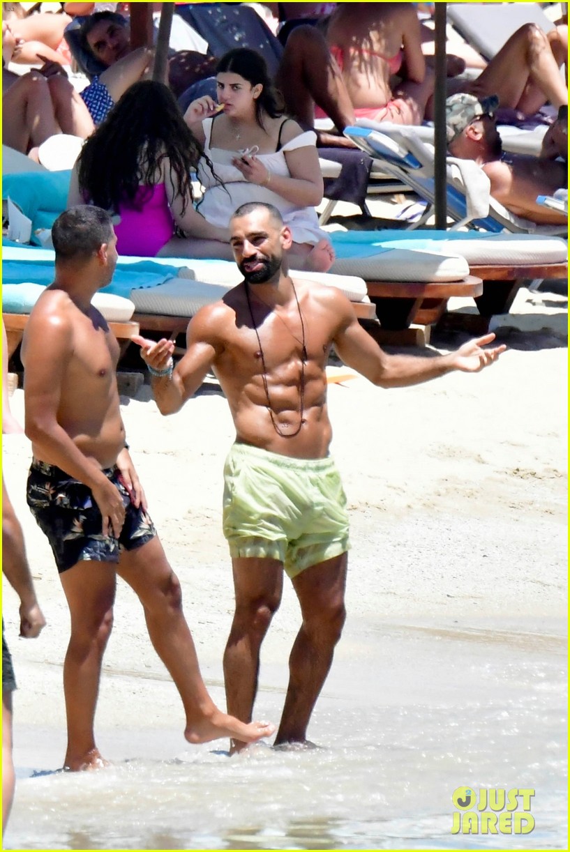 Soccer Star Mohamed Salah Bares Ripped Body at the Beach in Greece!: Photo 5054507 | Mohamed Salah, Shirtless Photos | Just Jared: Entertainment News