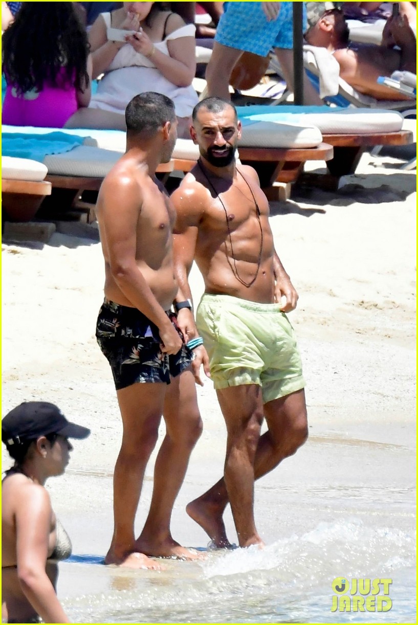 Soccer Star Mohamed Salah Bares Ripped Body at the Beach in Greece!: Photo 5054509 | Mohamed Salah, Shirtless Photos | Just Jared: Entertainment News