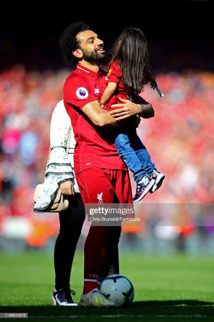 Mohamed Salah of Liverpool embraces his daughter Makka Mohamed Salah... | Salah, Mohamed salah, Liverpool