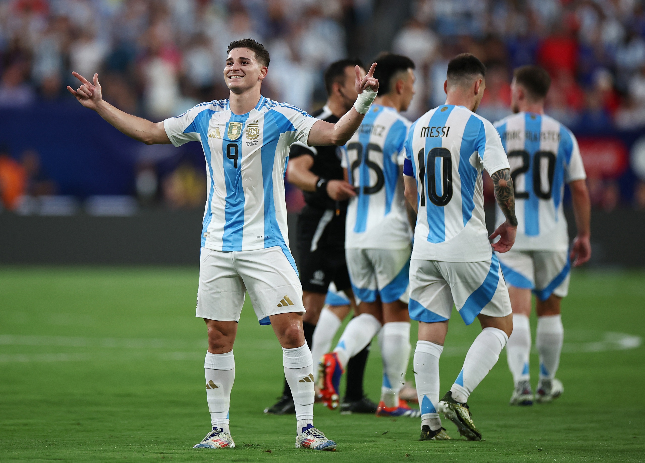 Copa America: Messi giải cơn khát bàn thắng, Argentina vào chung kết