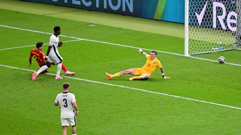 Heartbreak for England as Spain score late to win Euro 2024 final | UK News  | Sky News