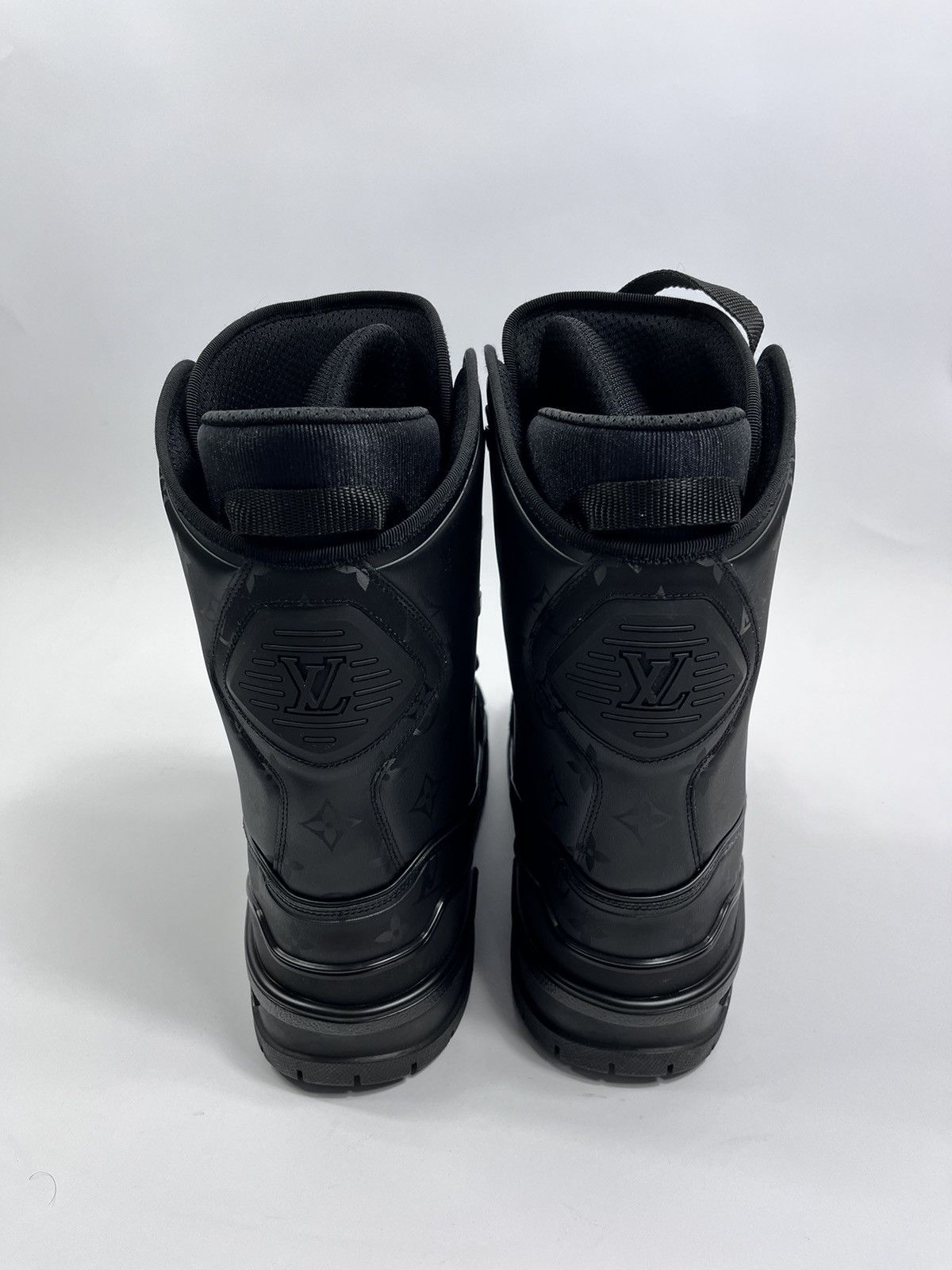 Louis Vuitton LOUIS VUITTON 1AAS83 TRIPLE BLACK SNOW BOOTS TRAINERS Size US 8 / EU 41 - 6 Preview