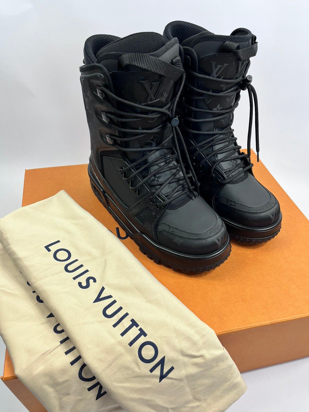 Louis Vuitton LOUIS VUITTON 1AAS83 TRIPLE BLACK SNOW BOOTS TRAINERS Size US 8 / EU 41 - 15 Preview