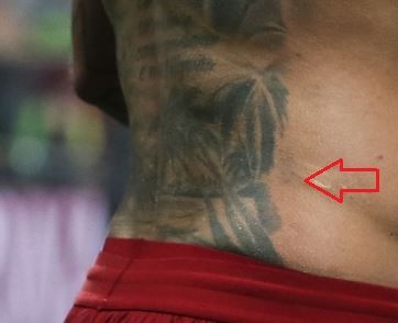 Roberto Firmino beach tattoo