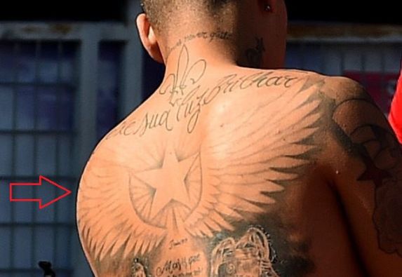 Roberto Firmino wings tattoo