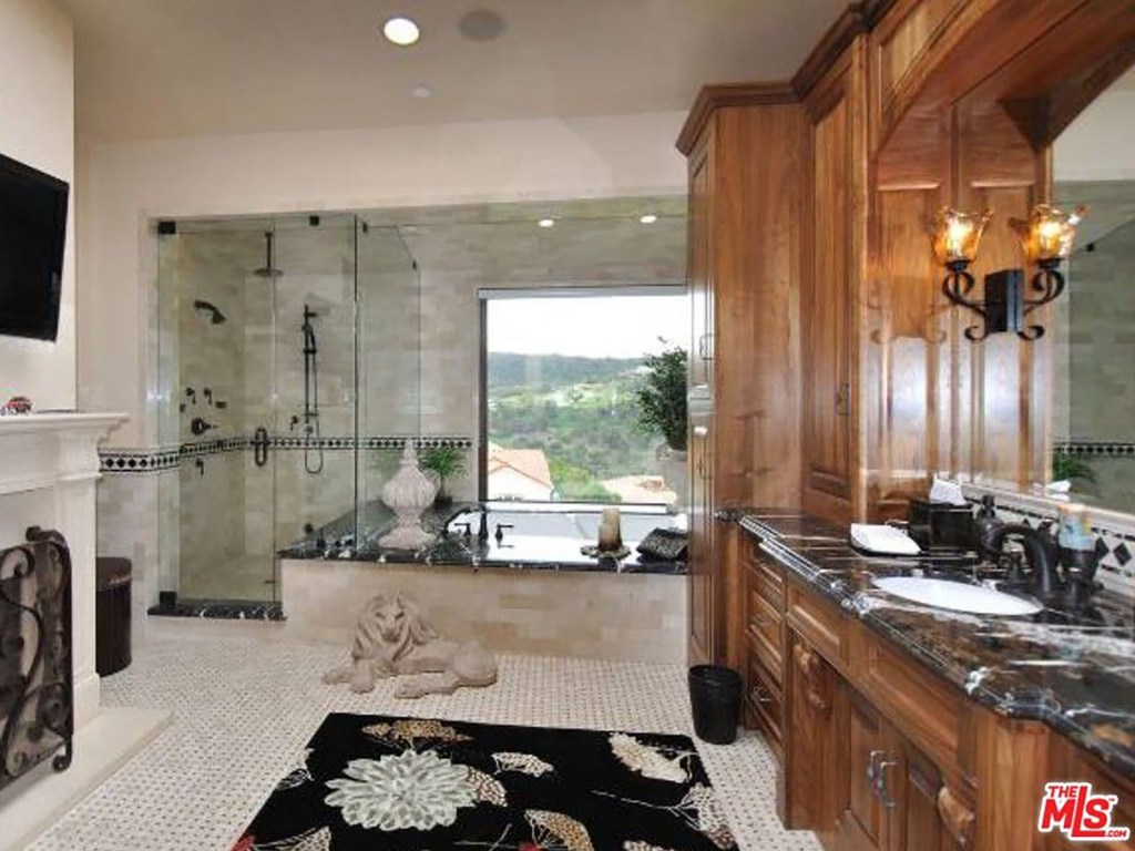 Another bathroom in the main suite comes with a rain shower.