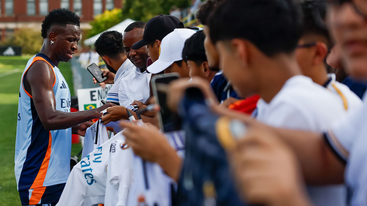 Fans attended training at the University of Illinois