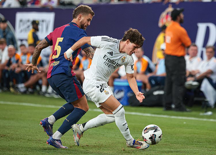 Barcelona 2-0 Real Madrid: Live score, team news and updates as Pau  Victor's brace puts Hansi Flick's side in front in the first El Clasico of  the season in New Jersey |