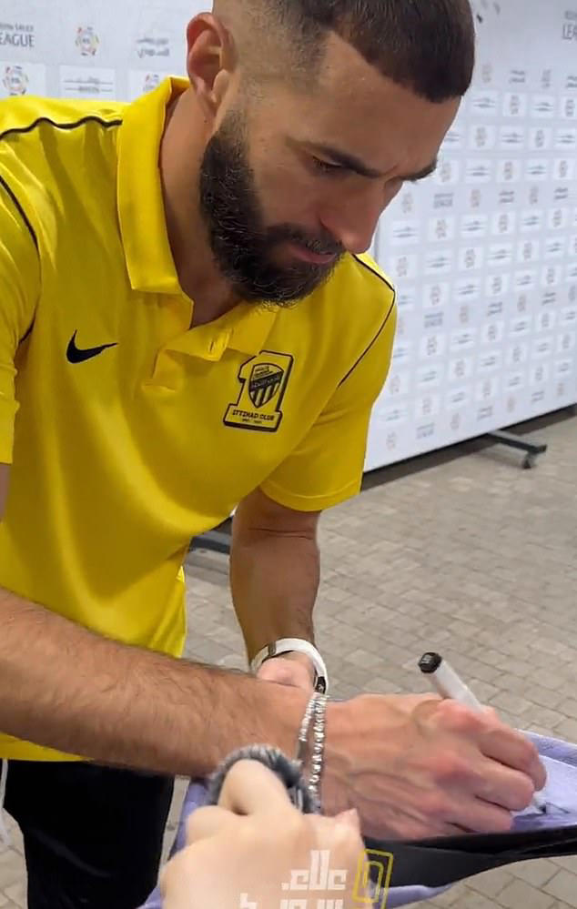 Benzema stopped in his tracks, before approaching the supporter and signing their shirt