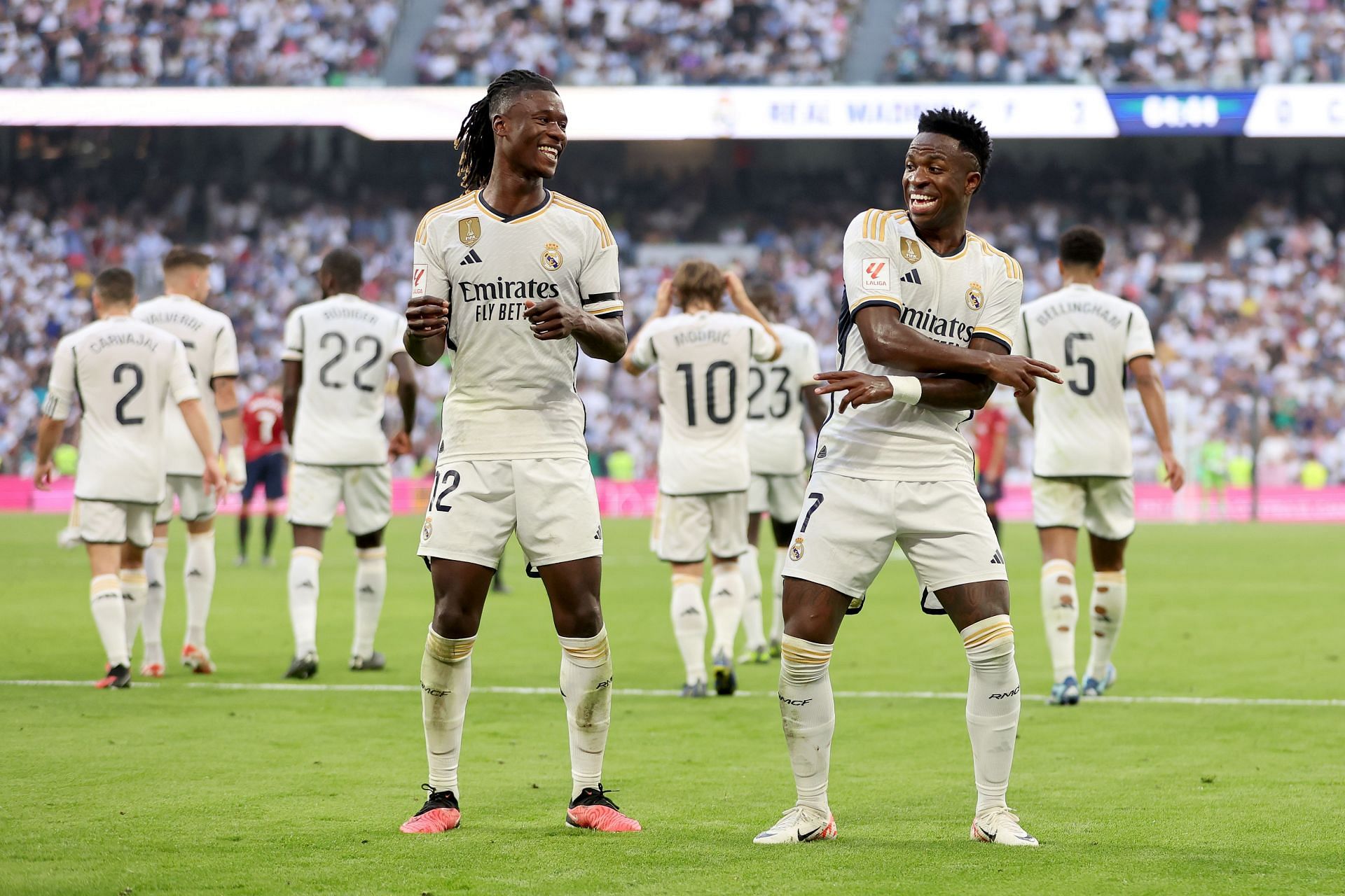 Vinicius Junior of Real Madrid celebrates with Eduardo Camavinga of Real Madrid after scoring a goal at Estadio Santiago Bernabeu. Photo by Florencia Tan Jun/Getty Images