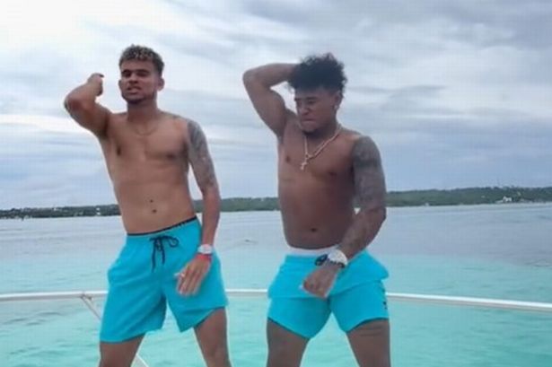 Luis Diaz shows off his moves as he dances on yacht in Colombia - Liverpool Echo