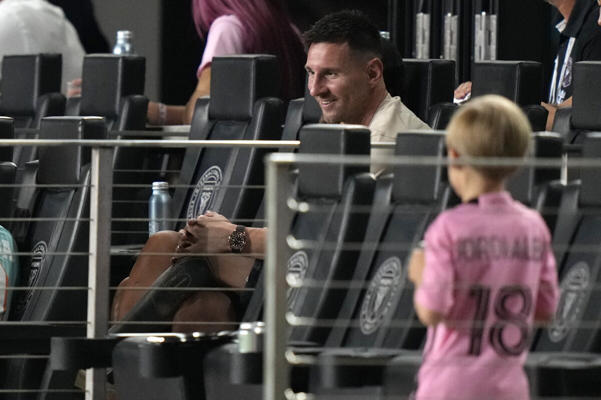 Messi comienza a entrenar en la cancha y podría volver al Inter Miami antes  de los playoffs - Los Angeles Times