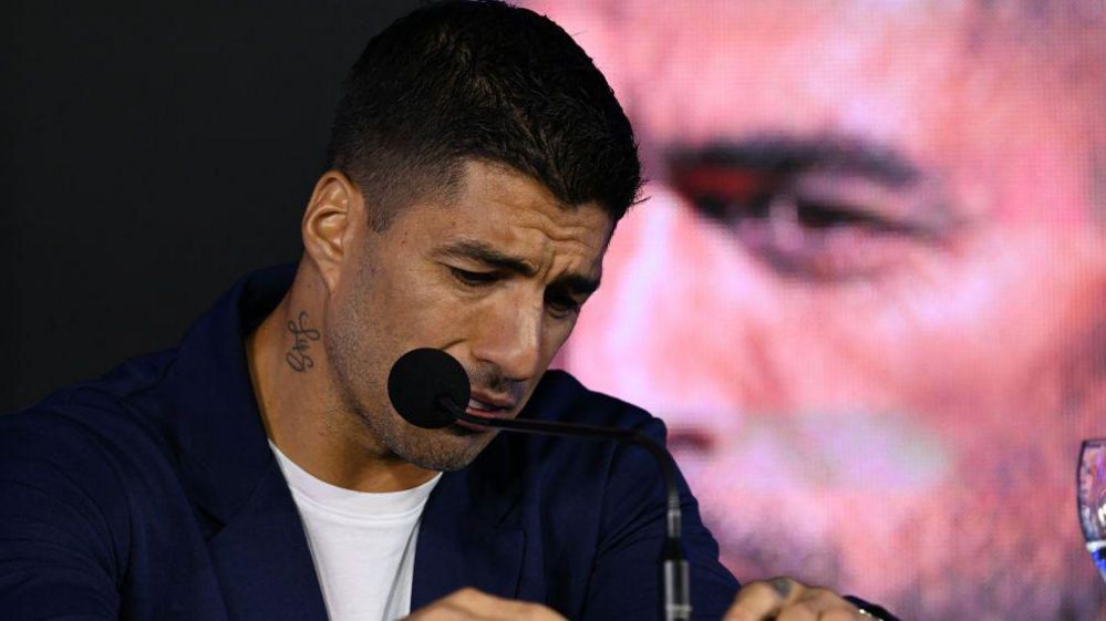 Luis Suarez: Uruguay striker announces international retirement - BBC Sport