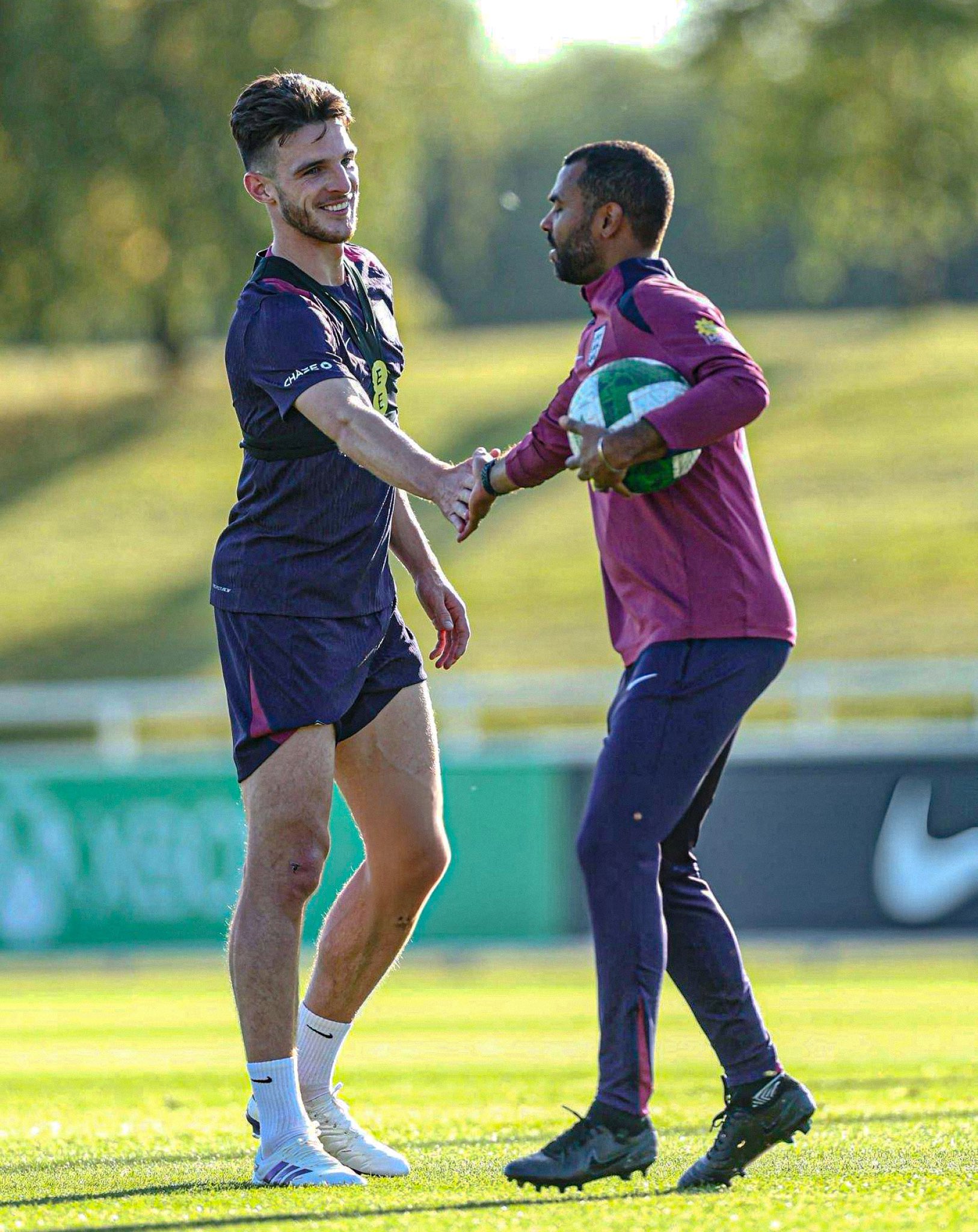 now.arsenal on X: "Declan Rice and Ashley Cole in England training today  during the international break. https://t.co/By4gjvXrmA" / X