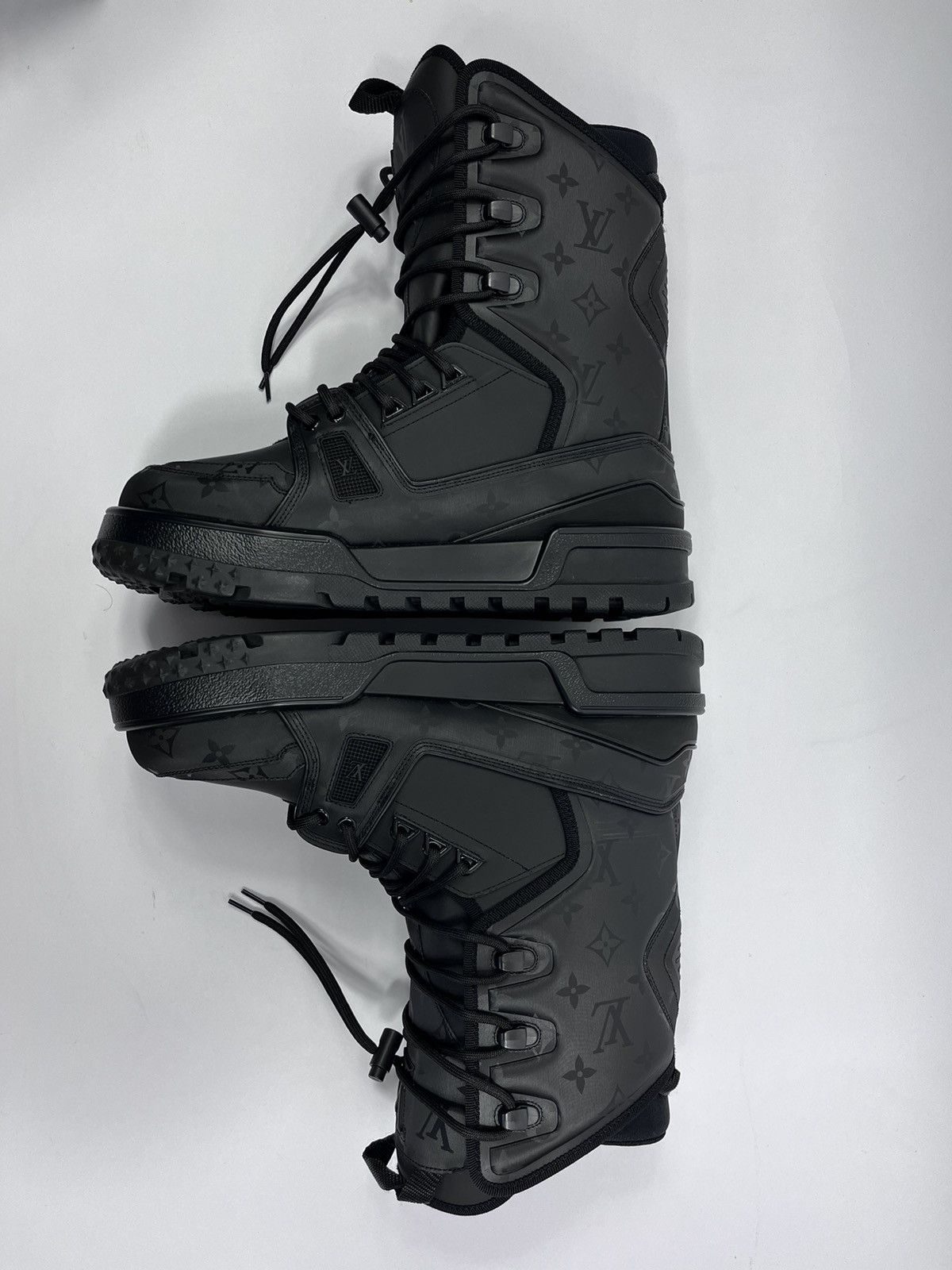 Louis Vuitton LOUIS VUITTON 1AAS83 TRIPLE BLACK SNOW BOOTS TRAINERS Size US 8 / EU 41 - 4 Preview