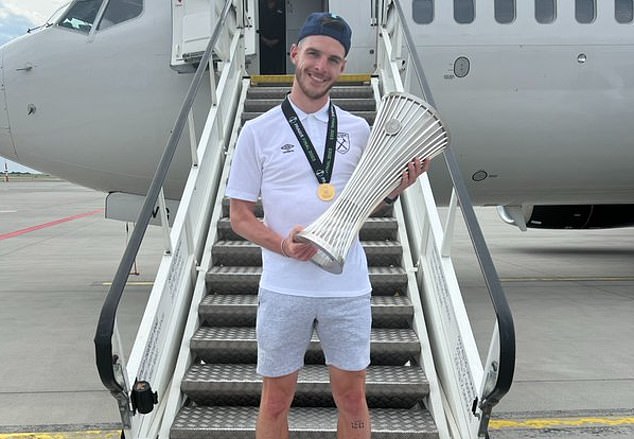 West Ham stars prepare for departure with silverware in tow as Declan Rice  leads trophy snaps | Daily Mail Online