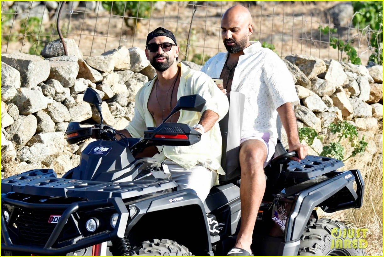 mohamed salah shirtless at the beach 095054505