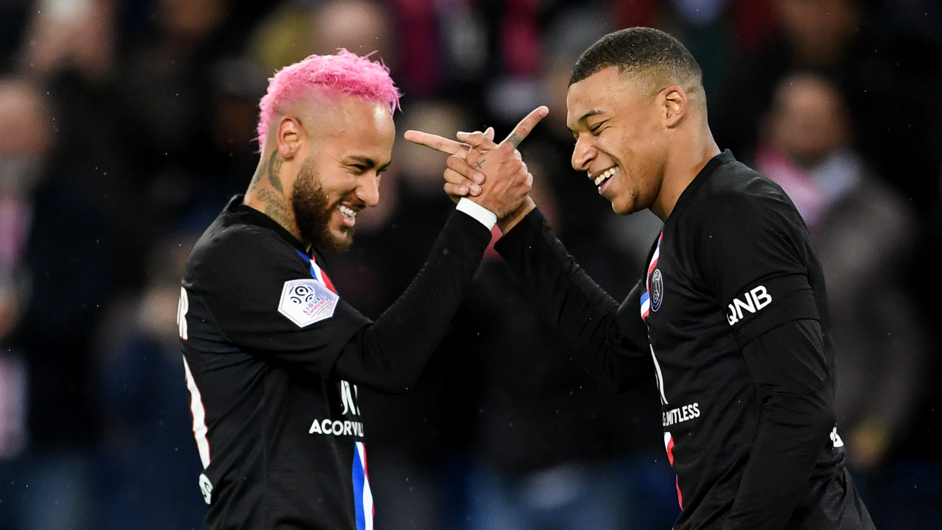 Mbappe và Neymar thuyết phục Messi đến PSG