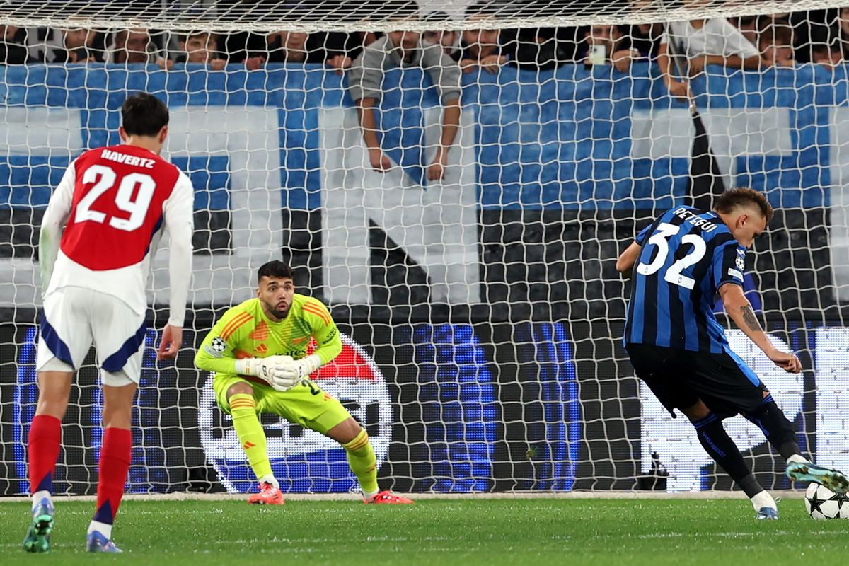 David Raya 'the best goalkeeper in the world' after saving Arsenal in  Champions League tie