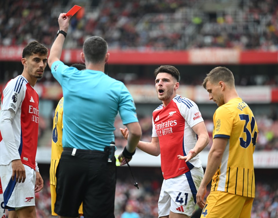 Declan Rice đã nhận thẻ đỏ vì lỗi tương tự trong trận đấu với Brighton vào tháng trước