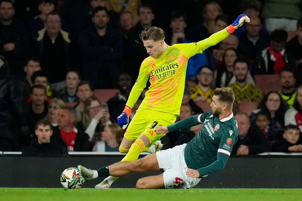 Goalie Jack Porter, 16, becomes youngest-ever Arsenal starter